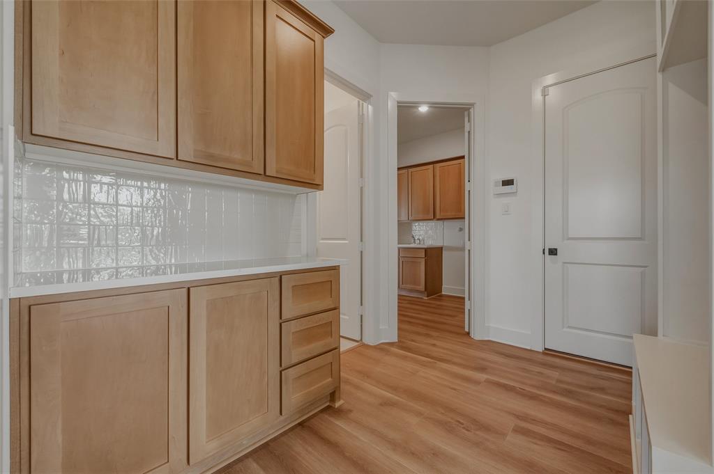 707 Water Side Drive Property Photo 32