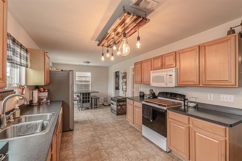 2020 Wellington Point Property Photo 15