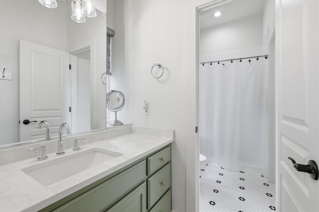 101 W Oak Shores Drive Property Photo 22