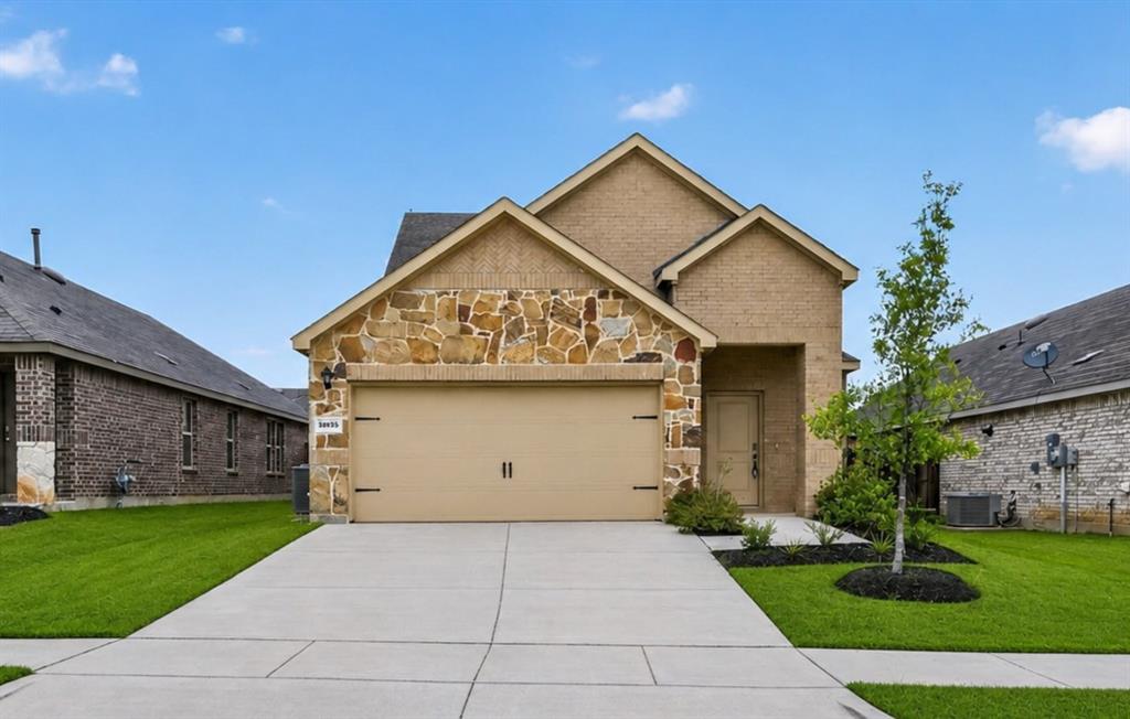3955 Oak Creek Circle Property Photo 1