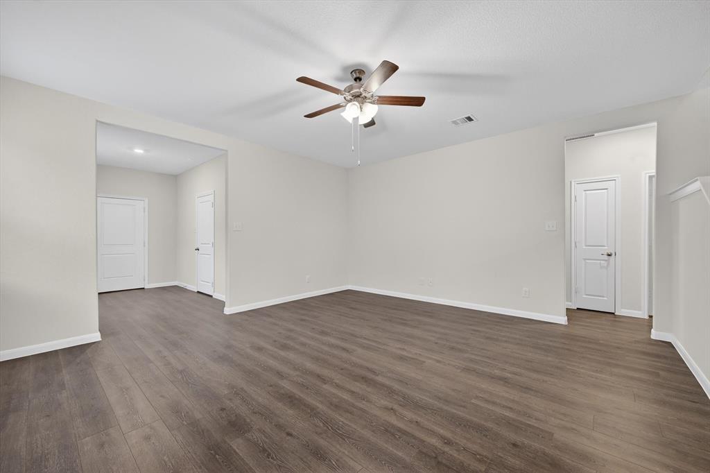 3955 Oak Creek Circle Property Photo 3