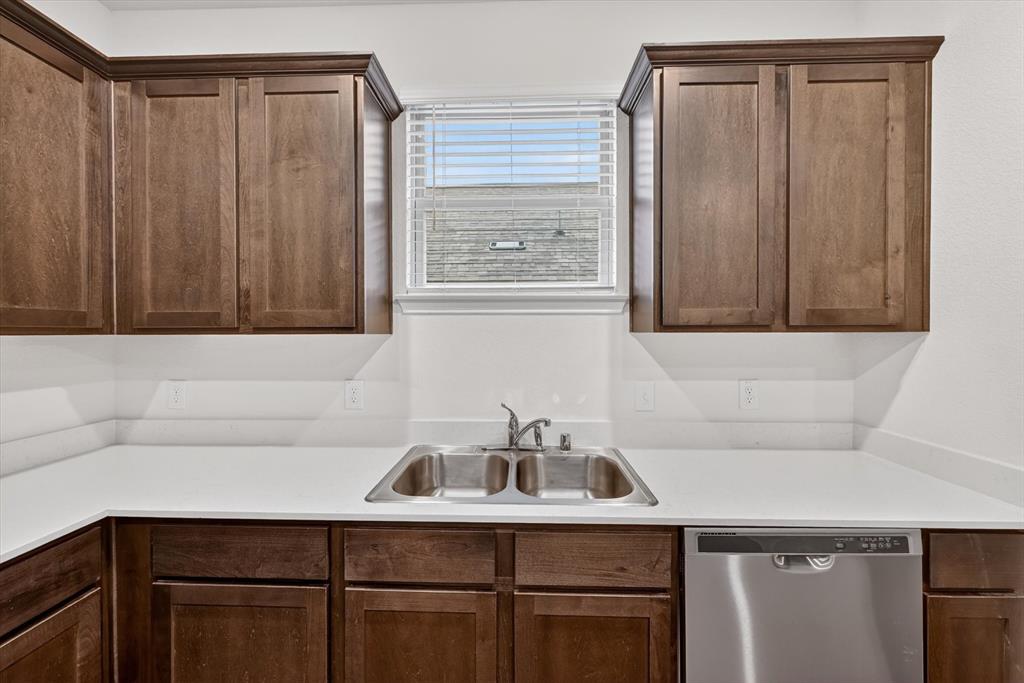 3955 Oak Creek Circle Property Photo 6