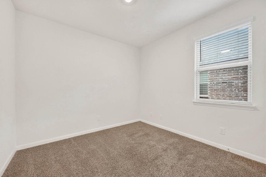 3955 Oak Creek Circle Property Photo 8