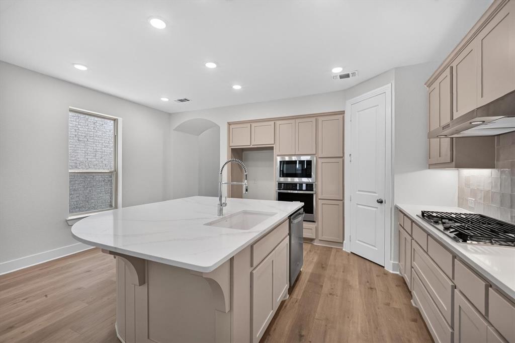 2064 Cuellar Way Property Photo 4