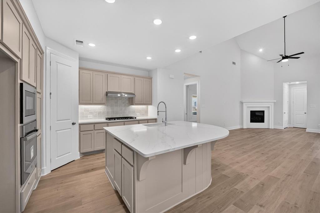 2064 Cuellar Way Property Photo 6