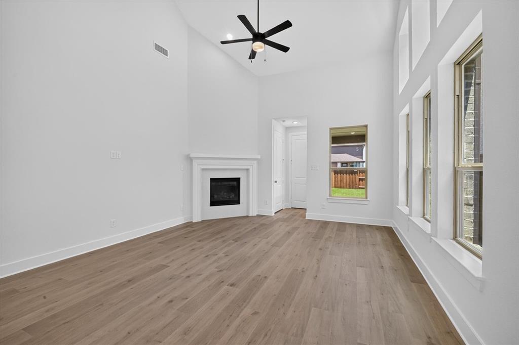 2064 Cuellar Way Property Photo 8