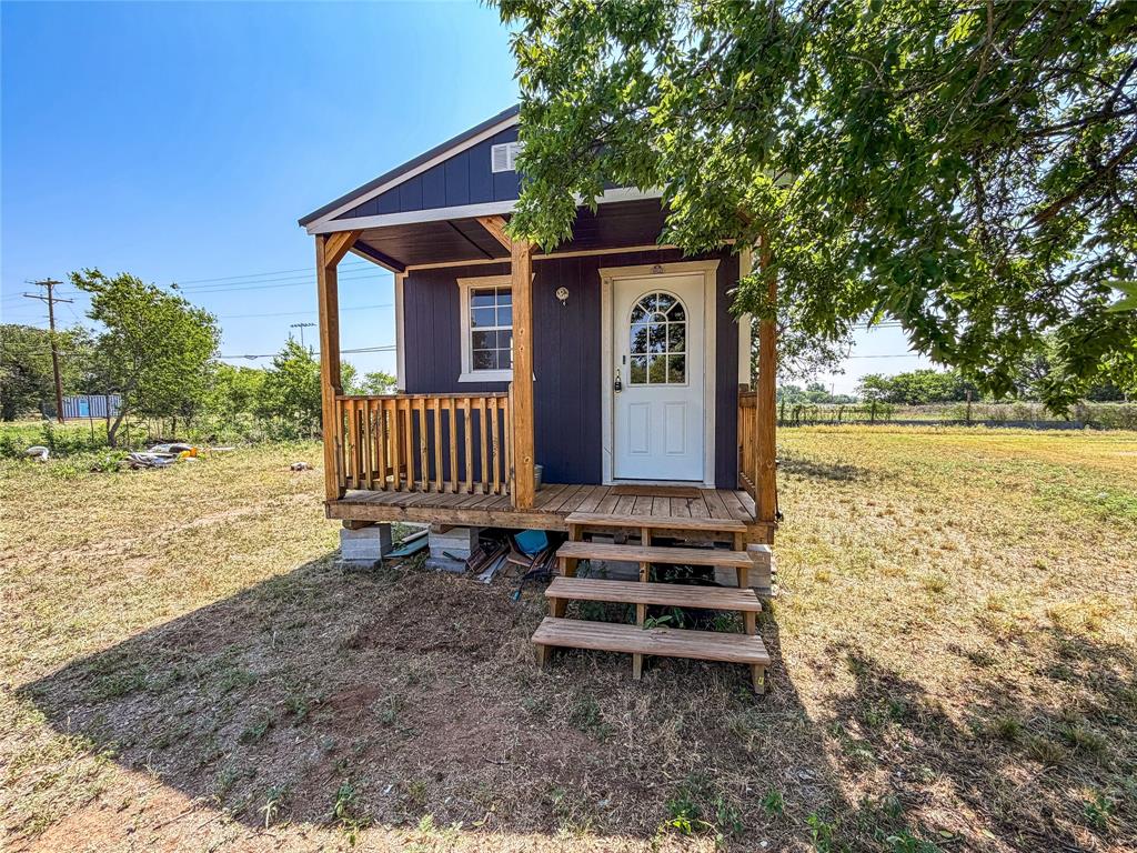 1104 N Avenue D Property Photo 1