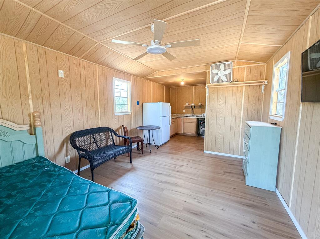 1104 N Avenue D Property Photo 3