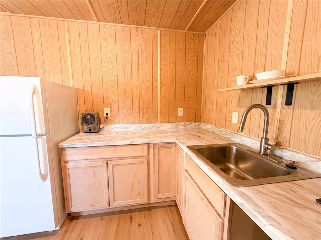 1104 N Avenue D Property Photo 4