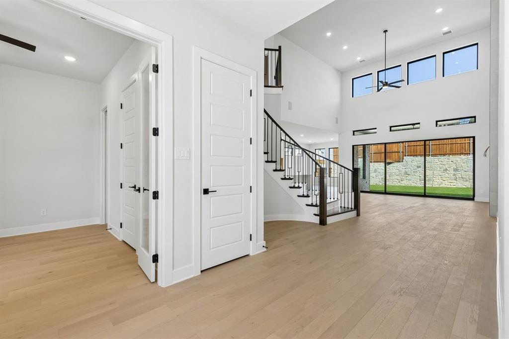 9511 Winter Bloom Street Property Photo 3
