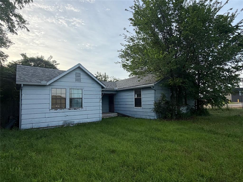 408 Crestview Drive Property Photo 1