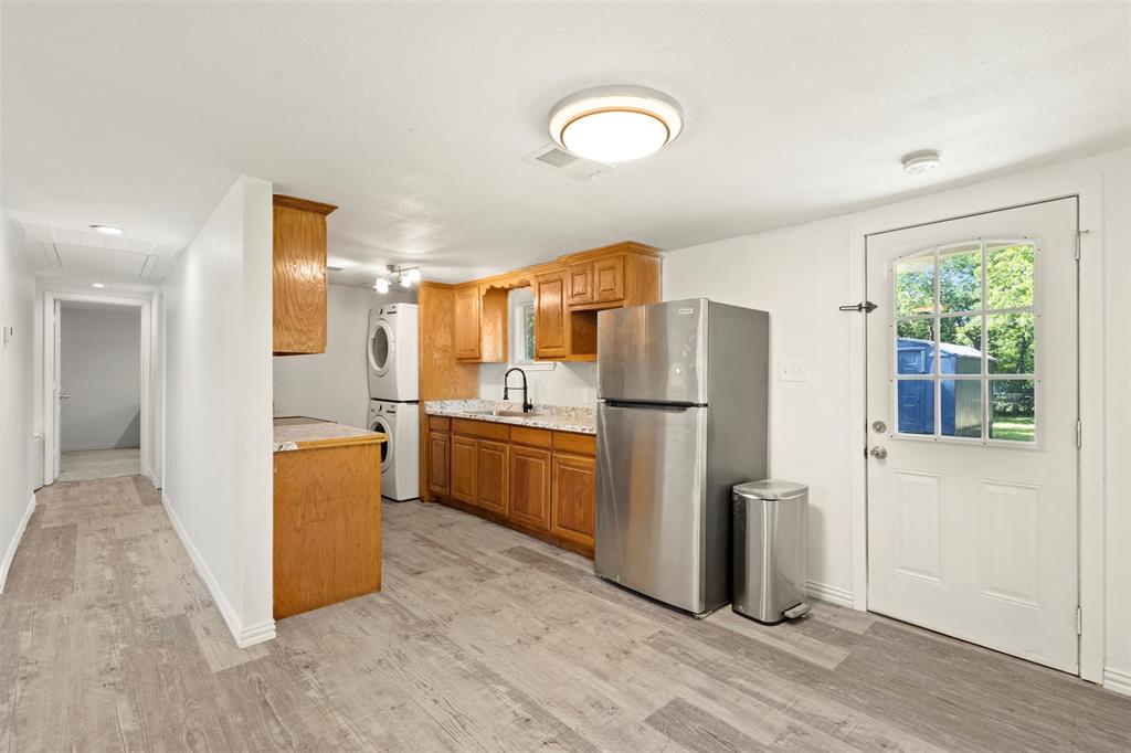 215 E 3rd Street Property Photo 6