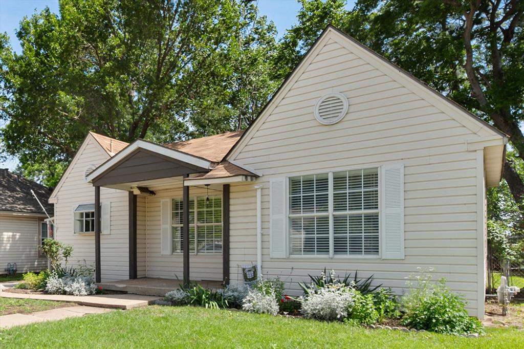 4521 Calmont Avenue Property Photo 3