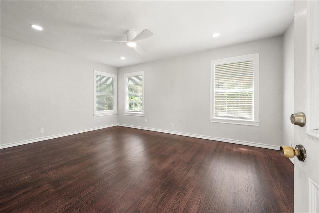 4521 Calmont Avenue Property Photo 4