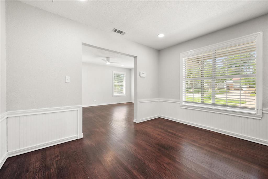 4521 Calmont Avenue Property Photo 7