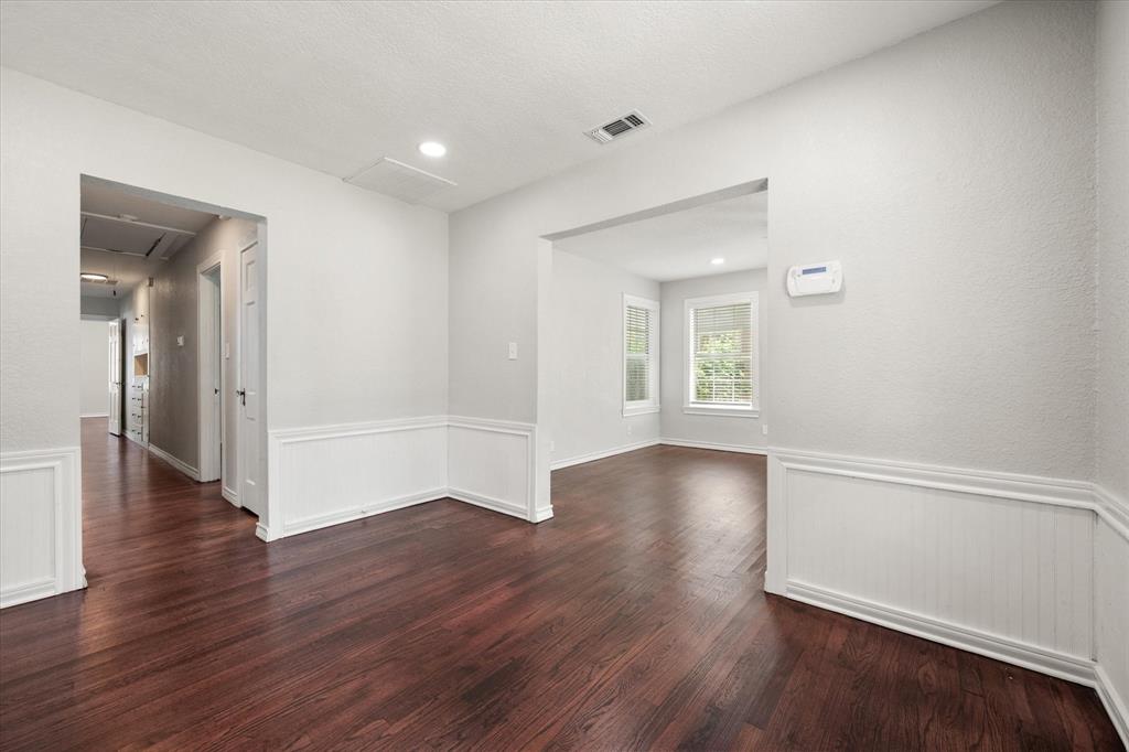 4521 Calmont Avenue Property Photo 10