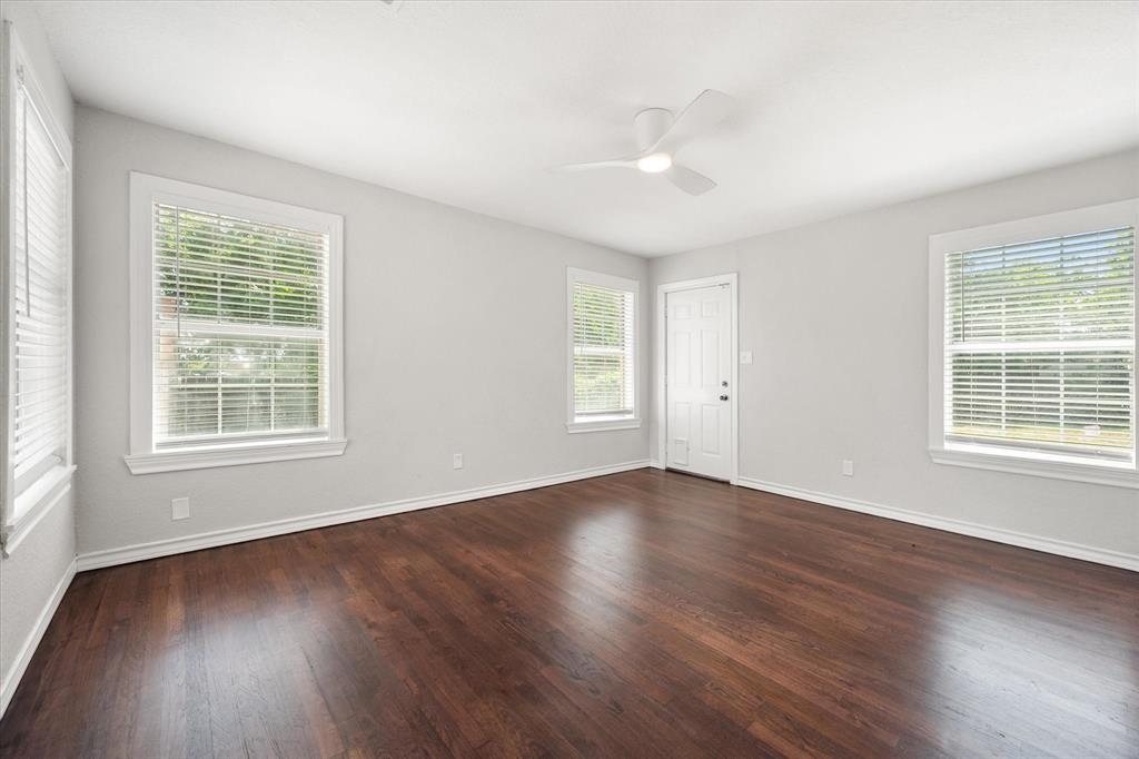 4521 Calmont Avenue Property Photo 16