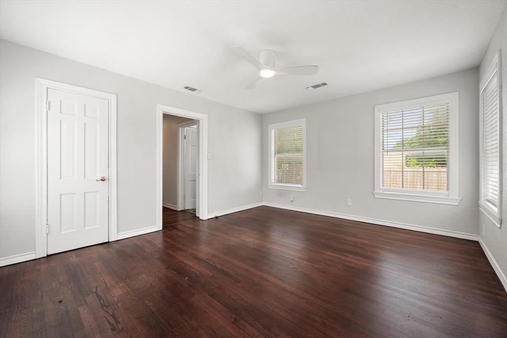 4521 Calmont Avenue Property Photo 18