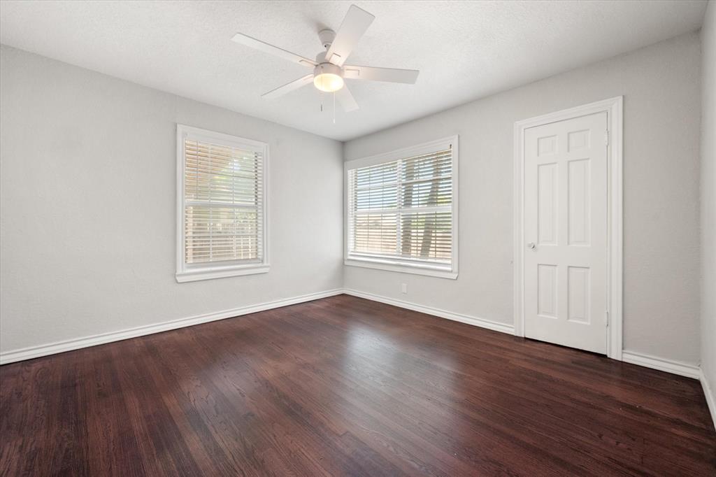4521 Calmont Avenue Property Photo 19