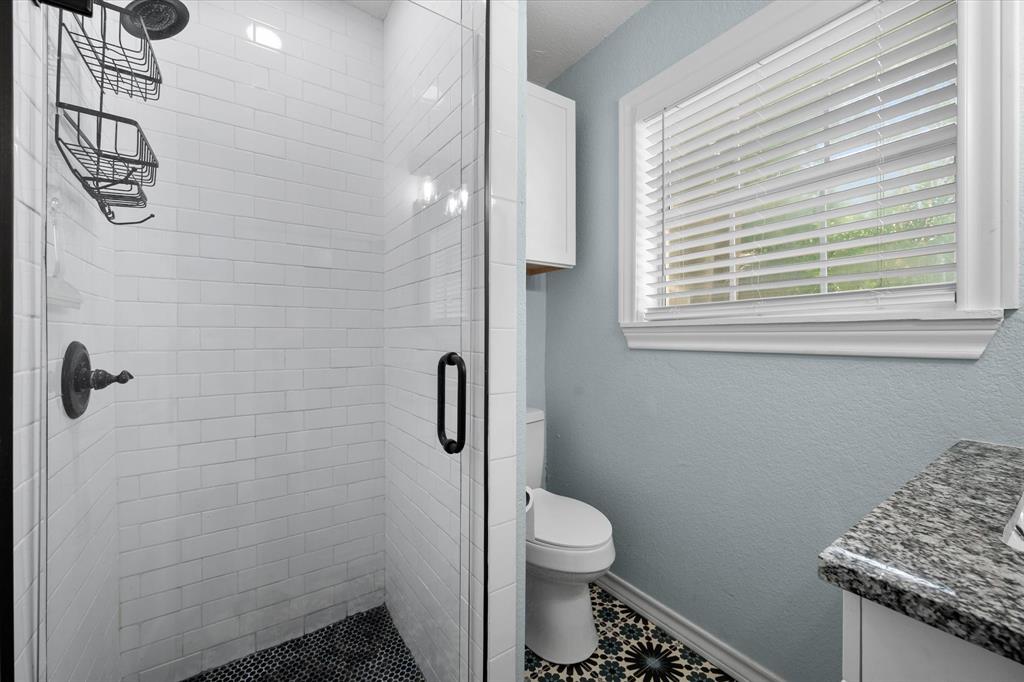4521 Calmont Avenue Property Photo 21