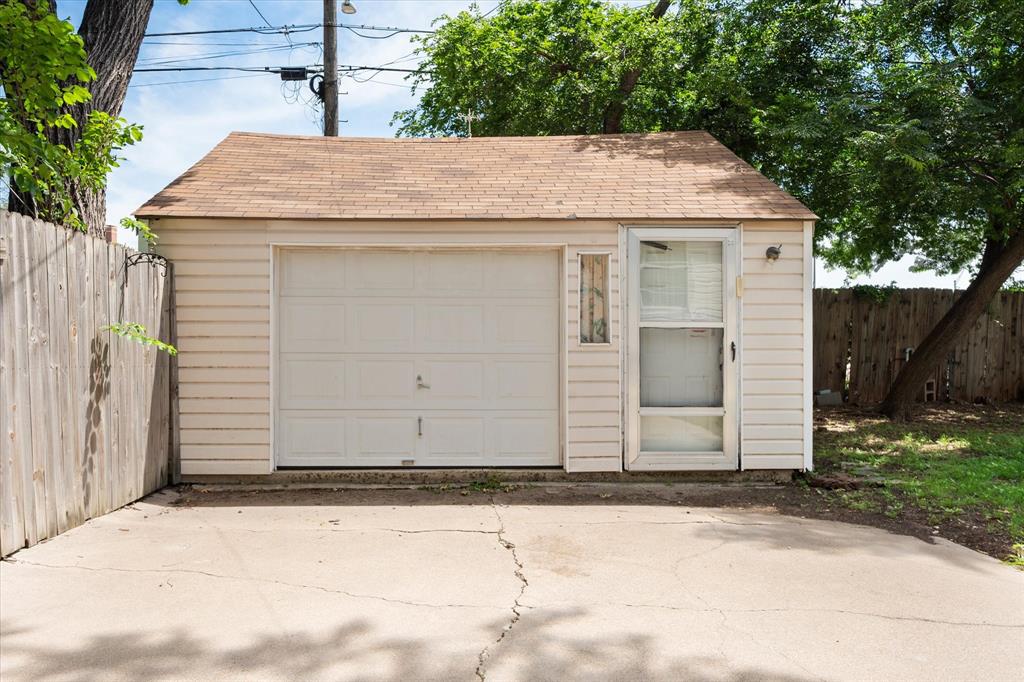 4521 Calmont Avenue Property Photo 27