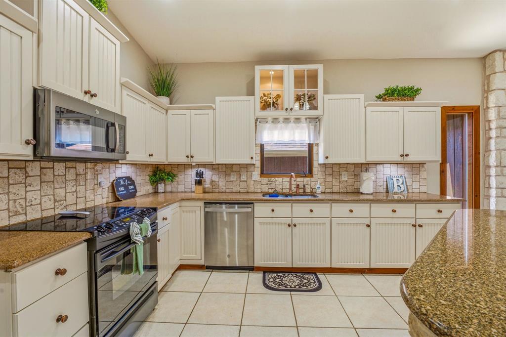 624 Williamsburg Court Property Photo 13
