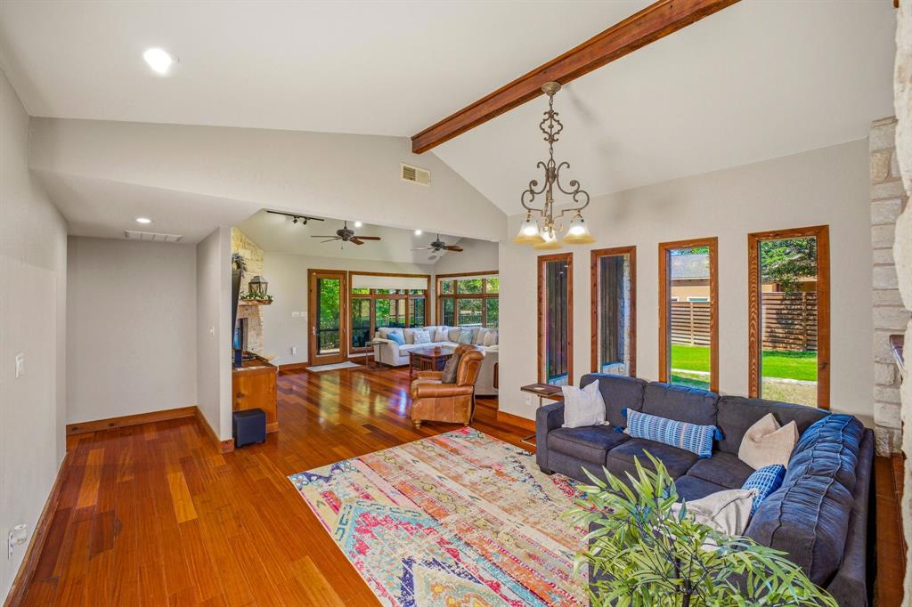 624 Williamsburg Court Property Photo 17
