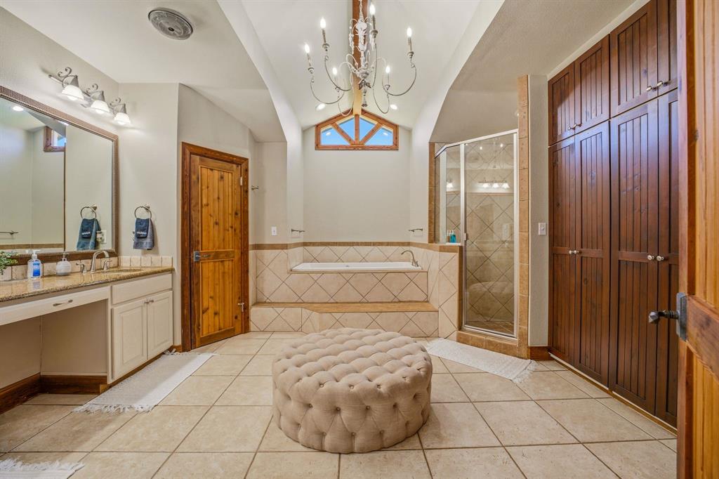 624 Williamsburg Court Property Photo 20