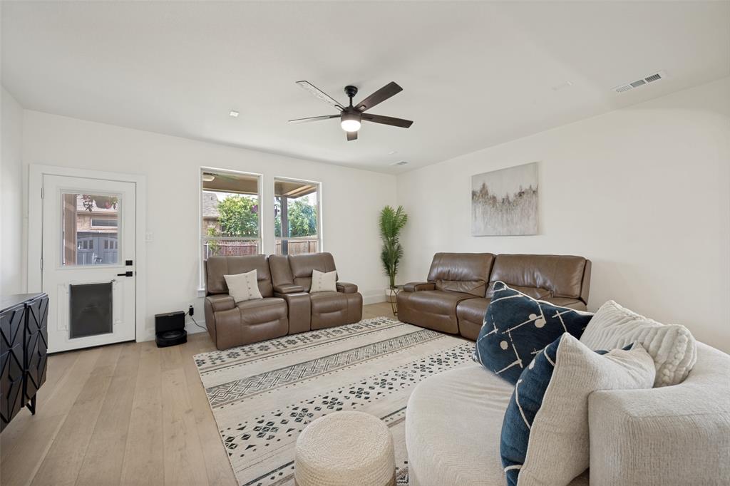 917 Cushing Drive Property Photo 12