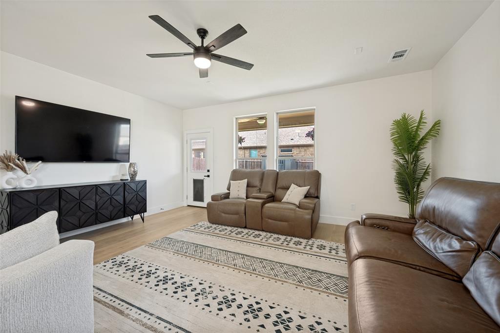 917 Cushing Drive Property Photo 14