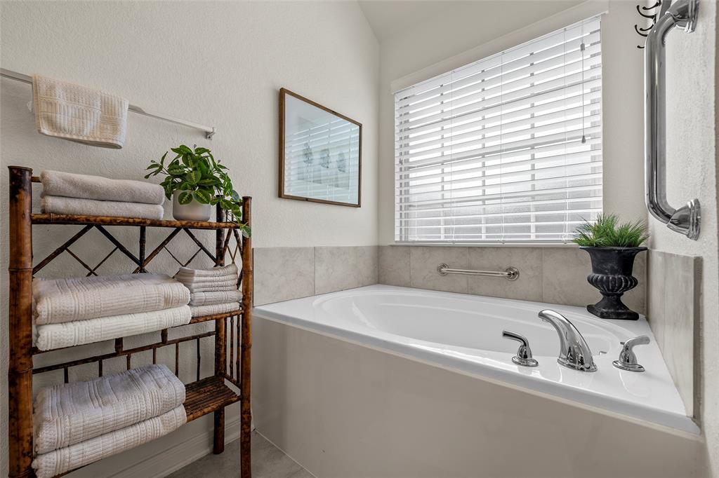 10708 Berwyn Drive Property Photo 22