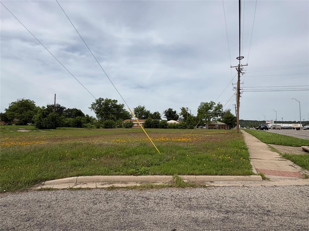 910 W Commerce Street Property Photo 2