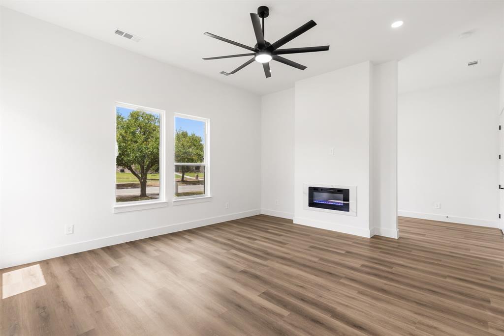 1006 Devonshire Drive Property Photo 11