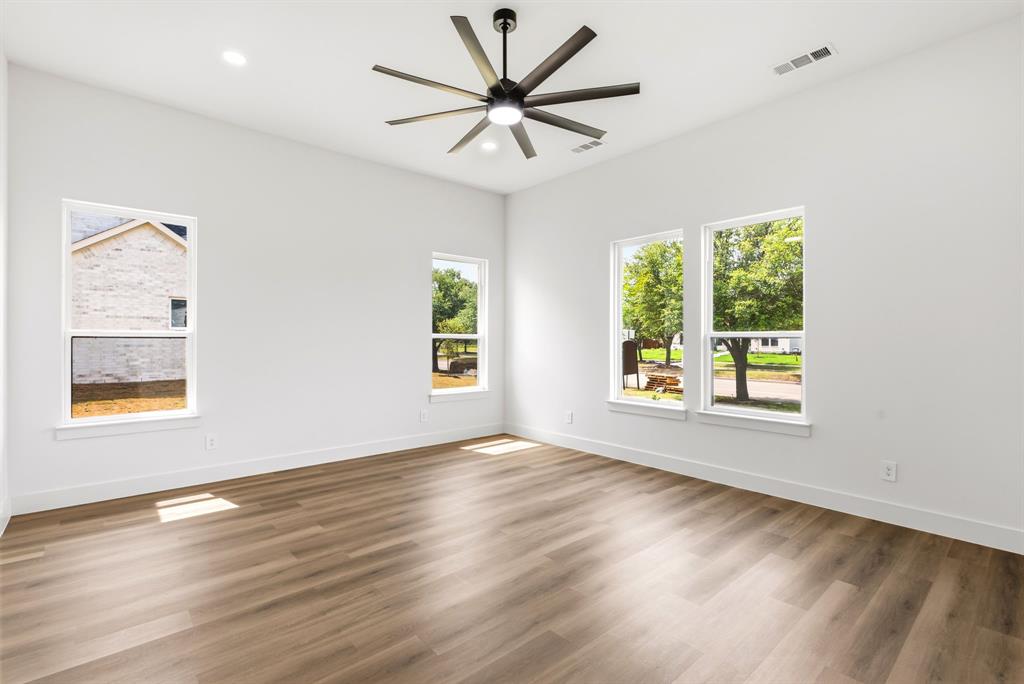 1006 Devonshire Drive Property Photo 12