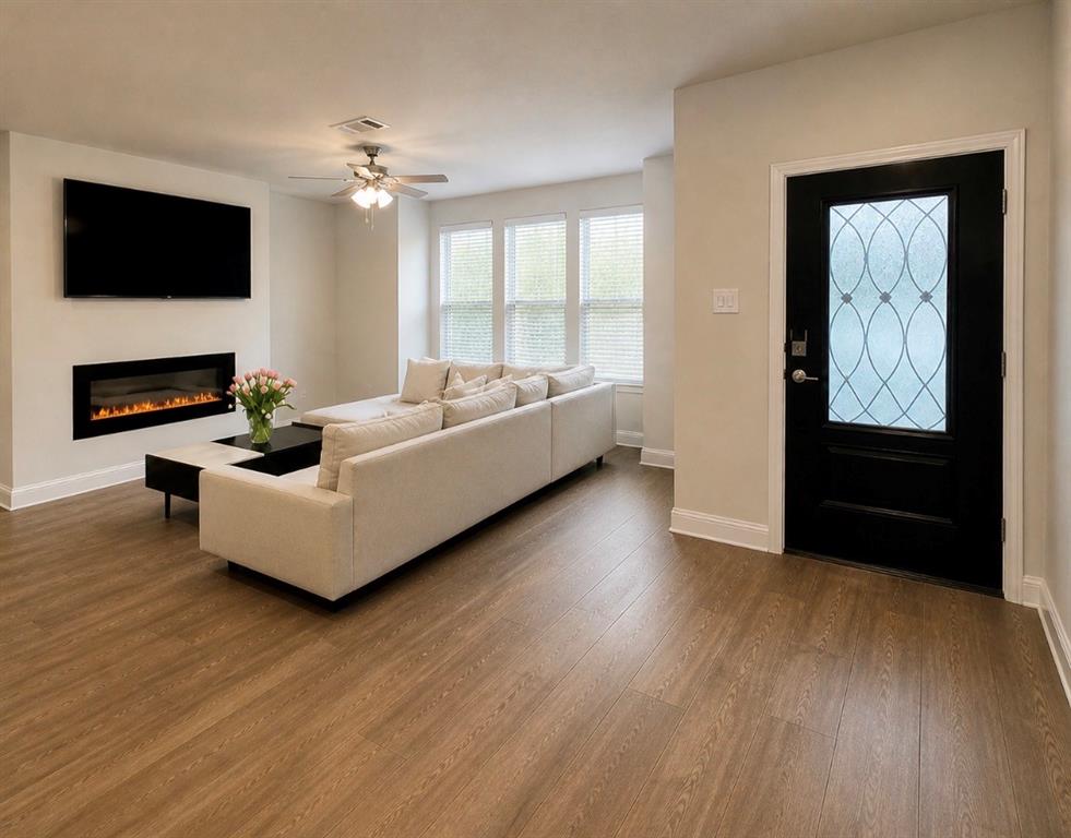7849 Sunset Boulevard Property Photo 2