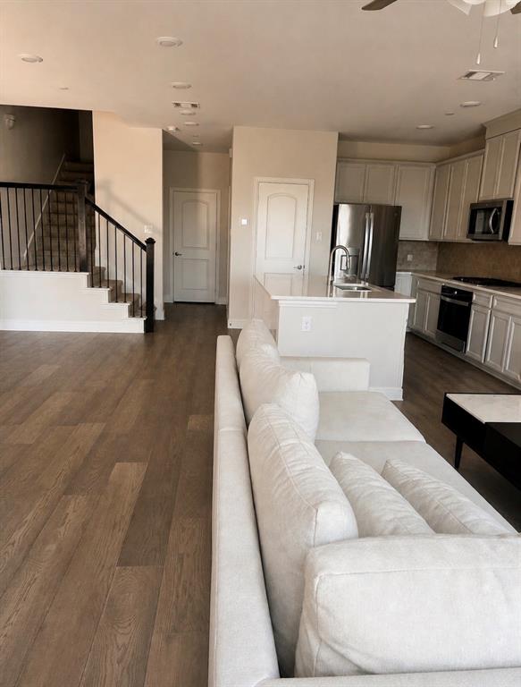 7849 Sunset Boulevard Property Photo 3