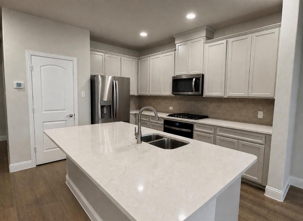 7849 Sunset Boulevard Property Photo 4