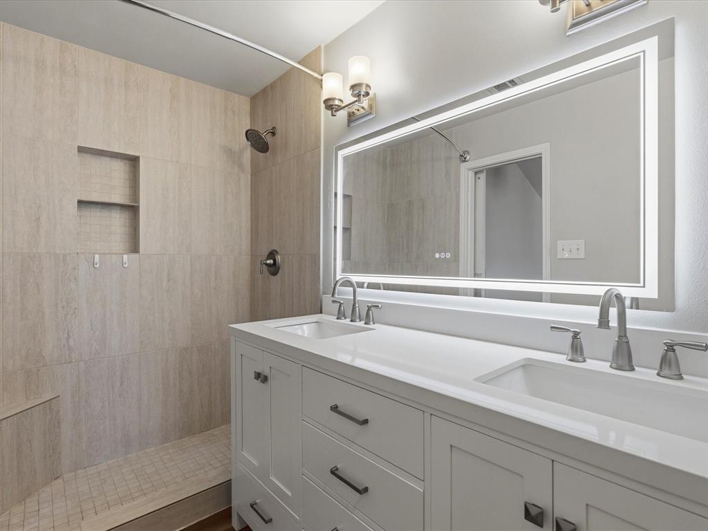 5565 Preston Oaks Road 153 Property Photo 5