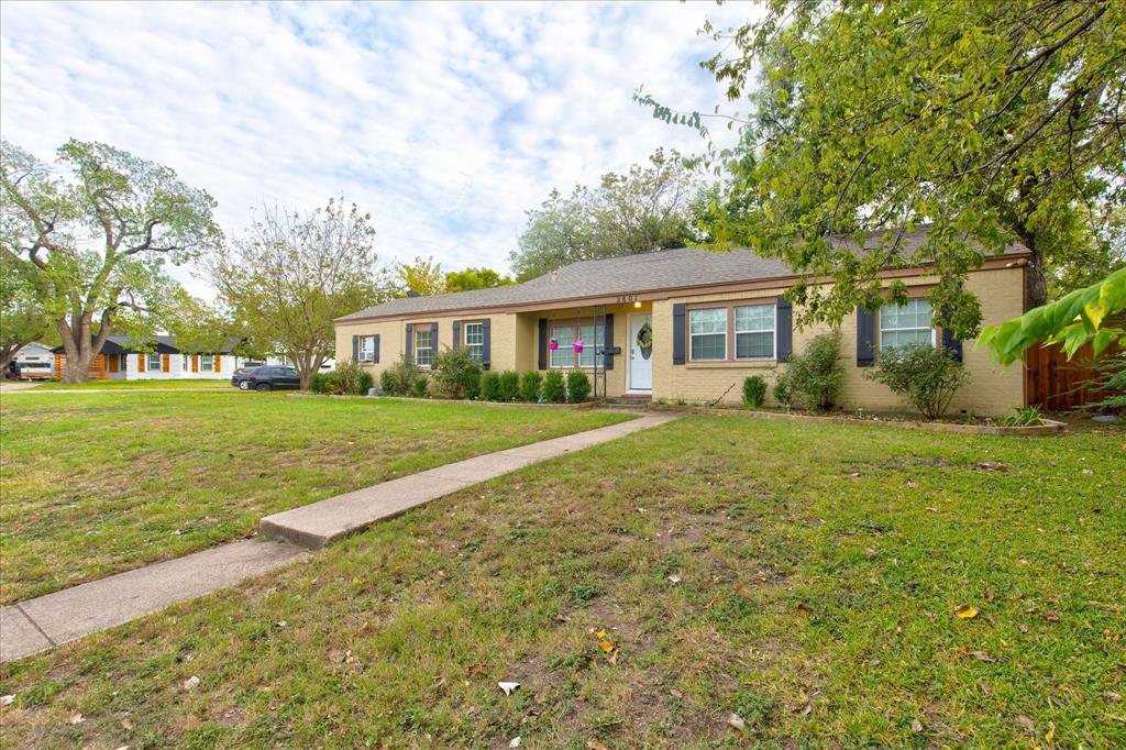 2801 W Biddison Street Property Photo 2