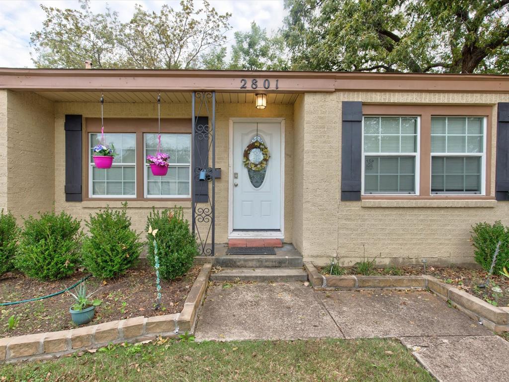 2801 W Biddison Street Property Photo 3