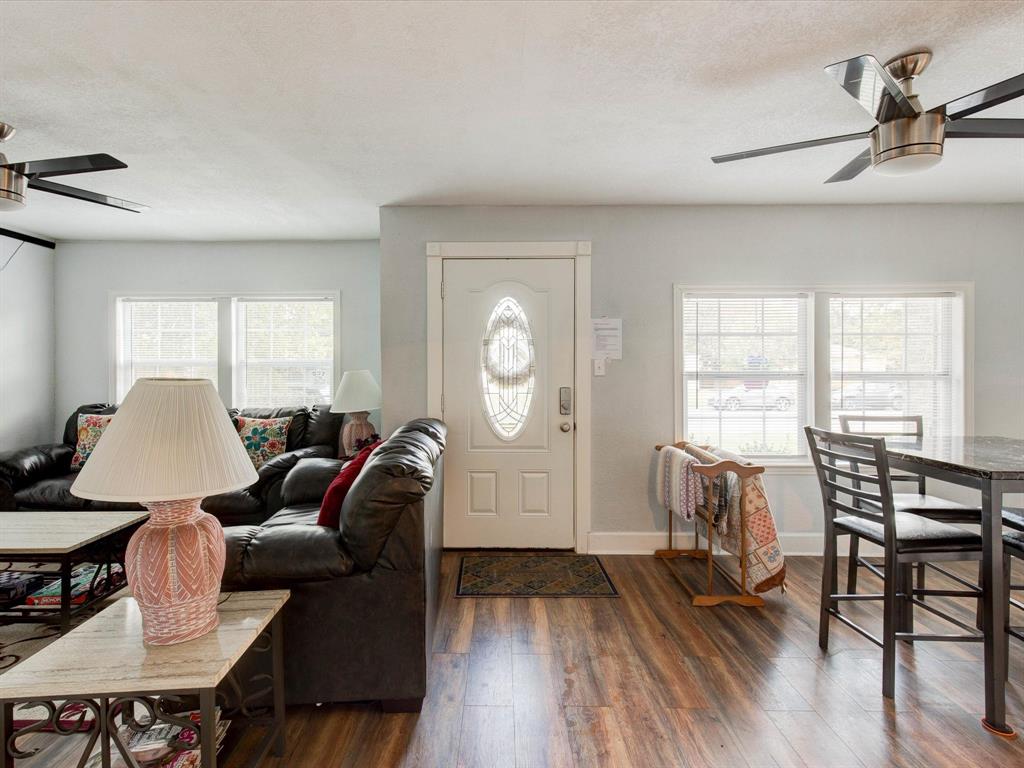 2801 W Biddison Street Property Photo 4
