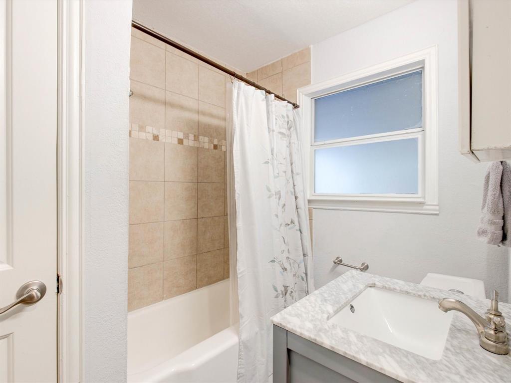 2801 W Biddison Street Property Photo 27
