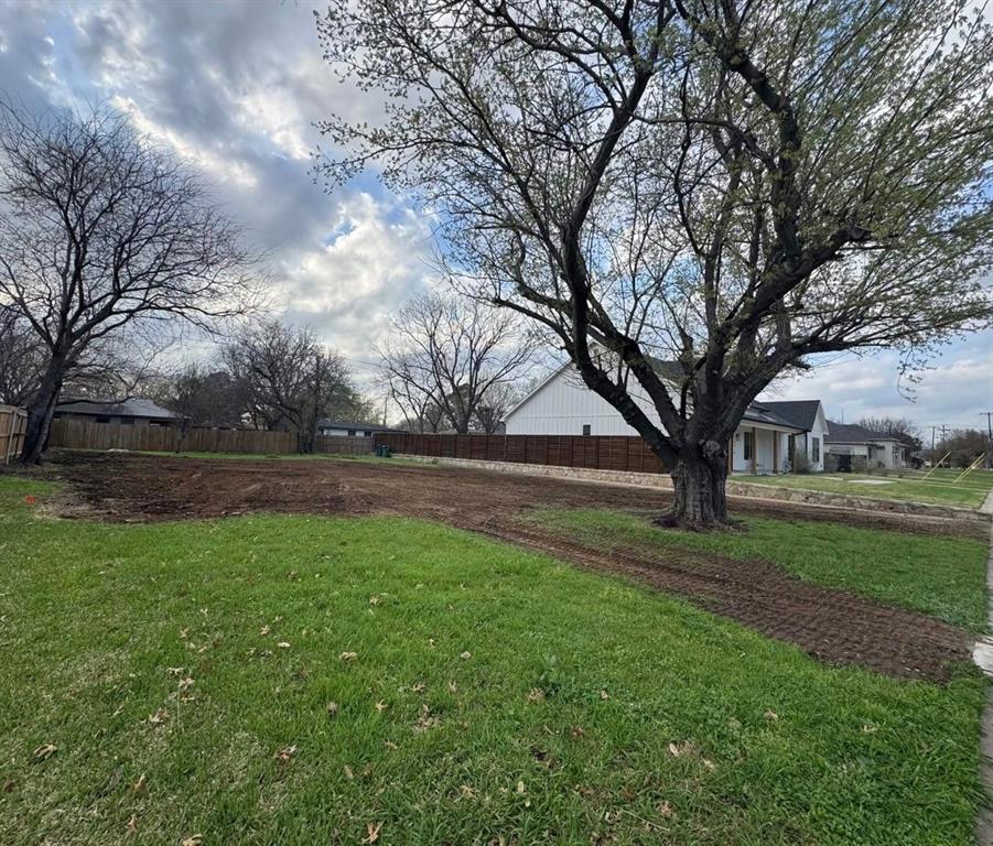 1110 S Pine Street Property Photo 1