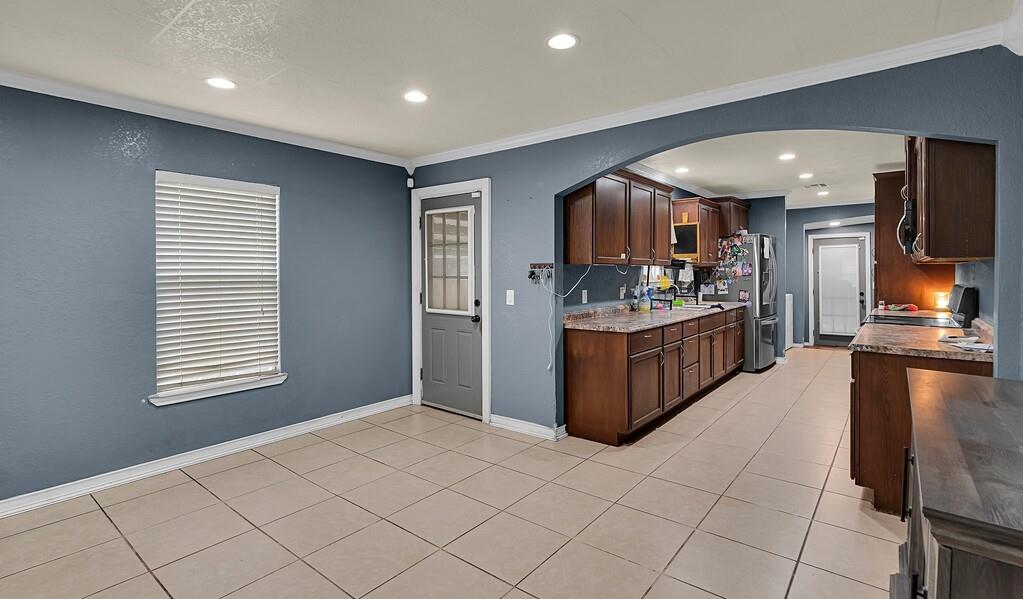 1410 W 3rd Street Property Photo 5