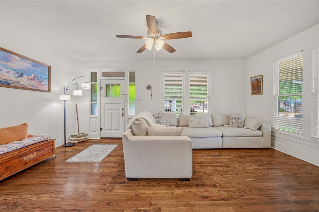 910 S Waco Street Property Photo 7