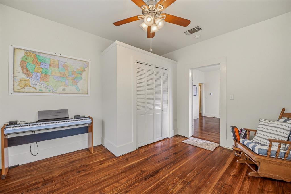 910 S Waco Street Property Photo 16