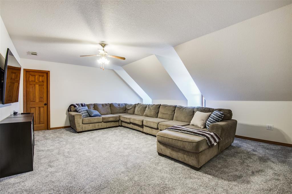 4920 Glen Oaks Circle Property Photo 6