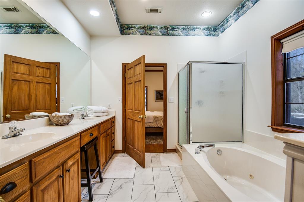 4920 Glen Oaks Circle Property Photo 10