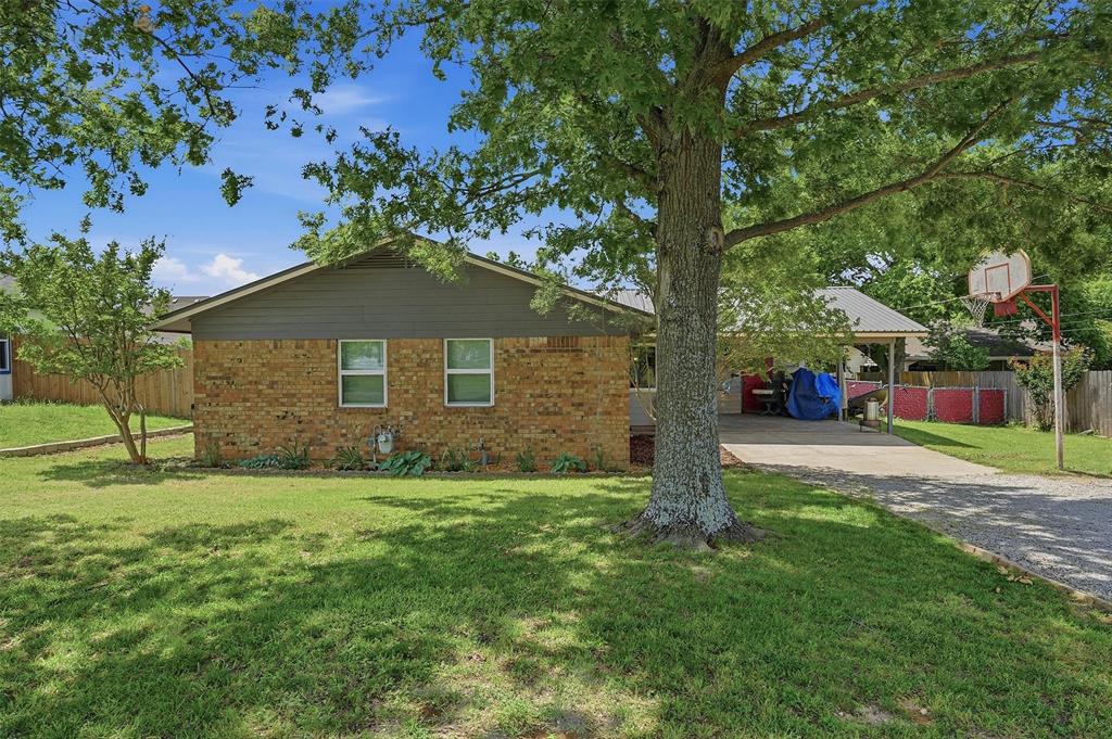 111 E Pecan Street Property Photo 1