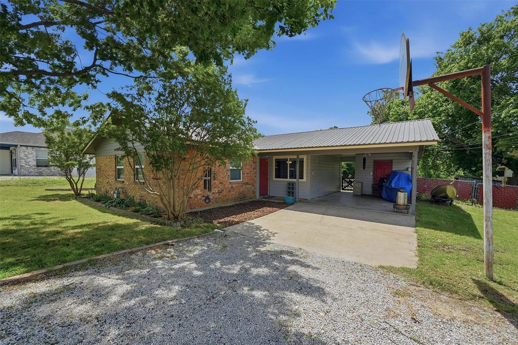 111 E Pecan Street Property Photo 2